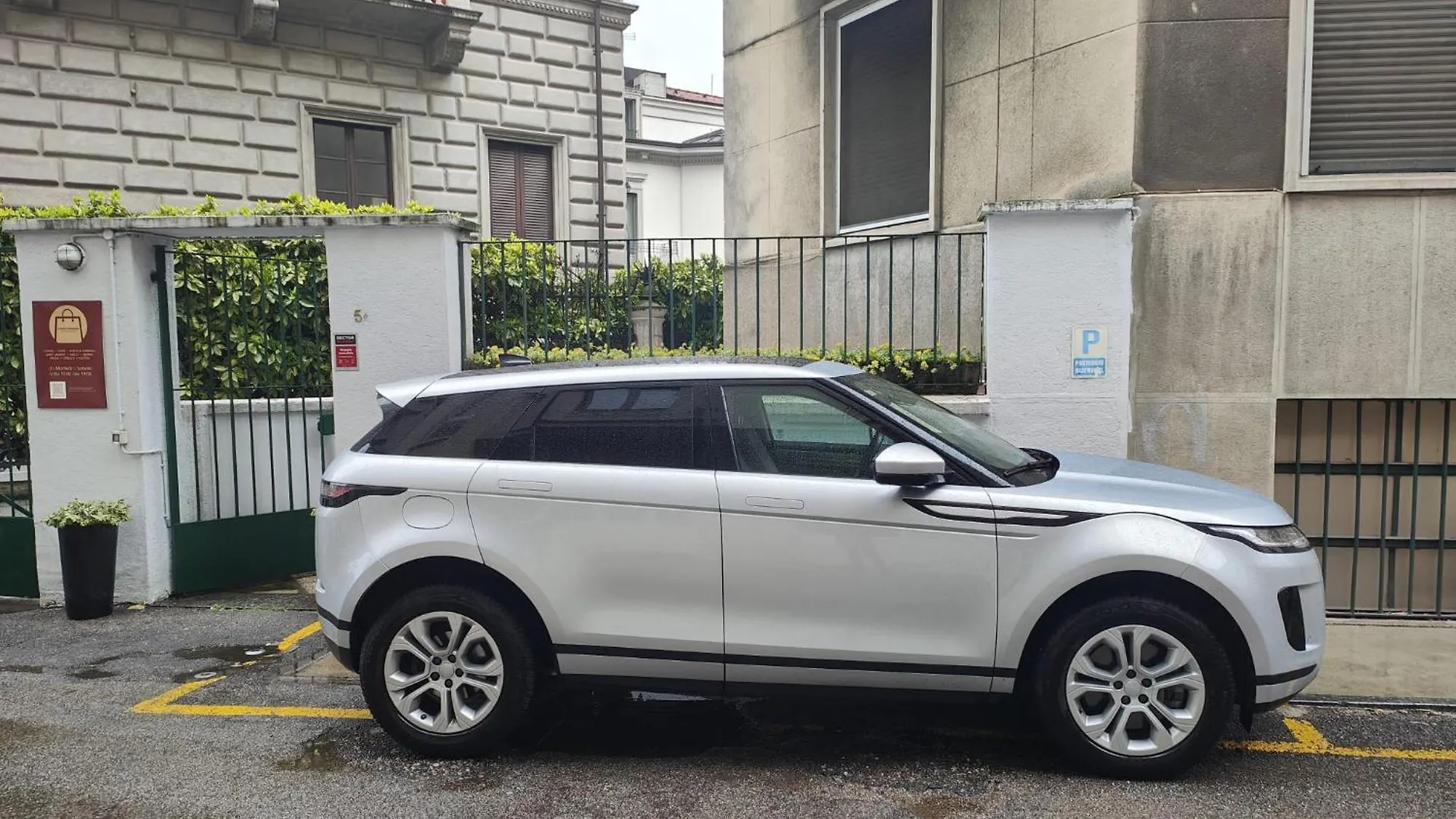 Bilocale 40 Mq Con Parcheggio Privato Apartment Milan Italy